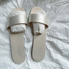 Damen Flache Slides mit breitem Satinriemen und komfortablem Fußbett R&B