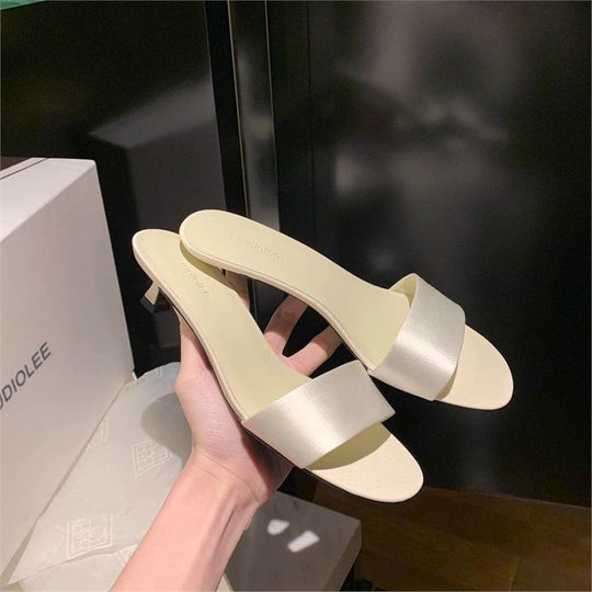 Damen flache Mules mit breiten Riemen R&B