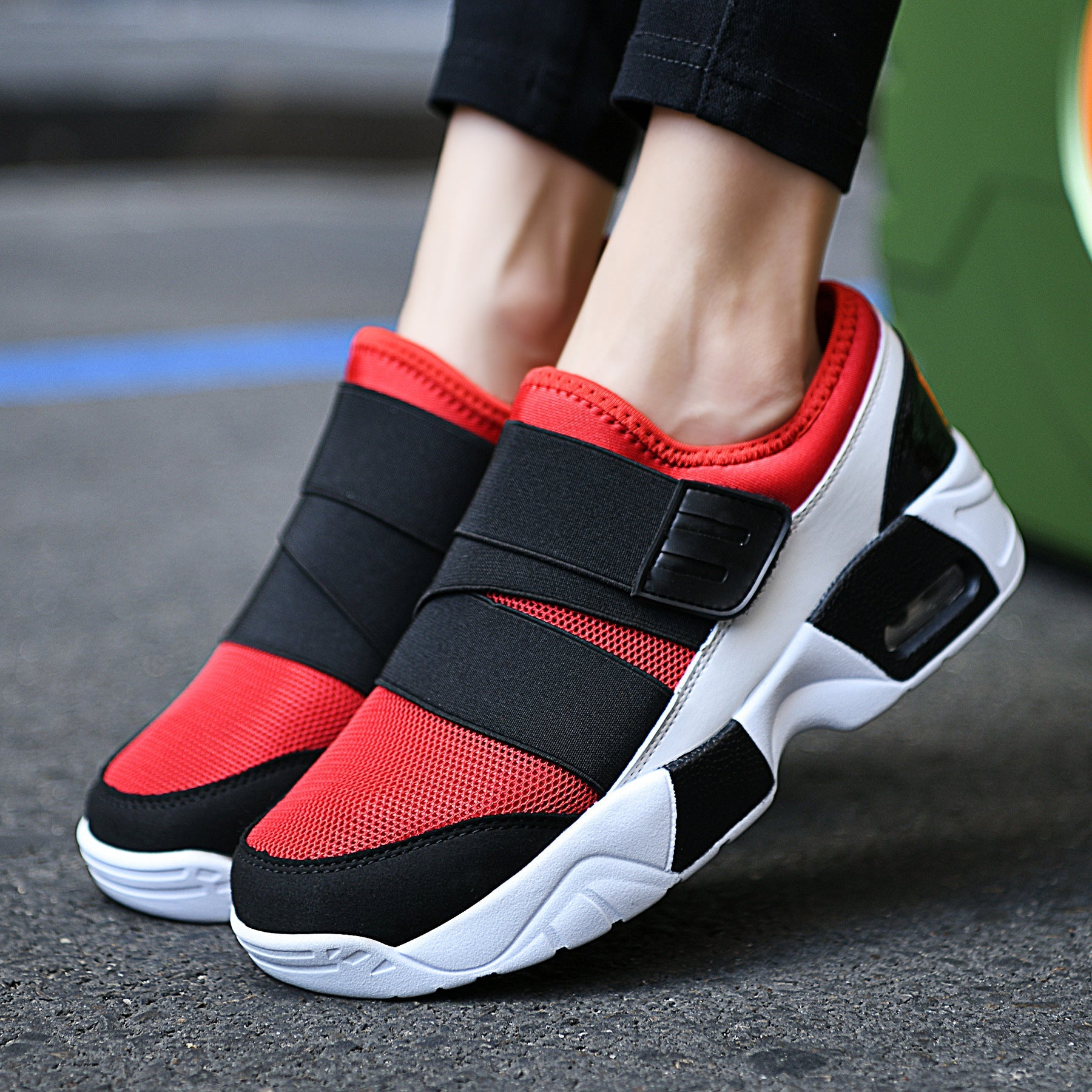 Damen Sportliche Slip-On Sneakers mit verstellbarem Riemen