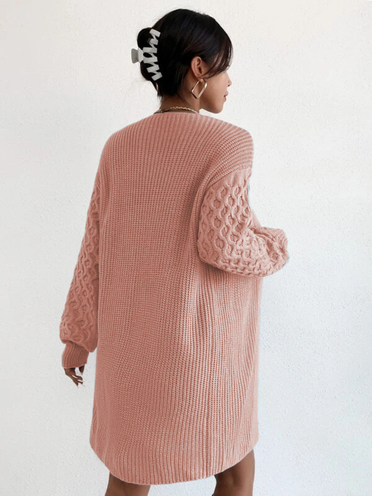 Damen Strickjacke mit kunstvollem Zopfdesign und lockerem Schnitt R&B