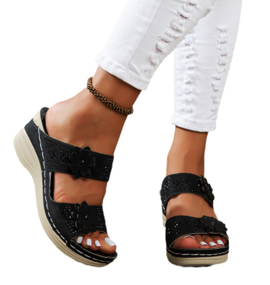 Damen Elegante Freizeitsandalen mit floralen Akzenten R&B