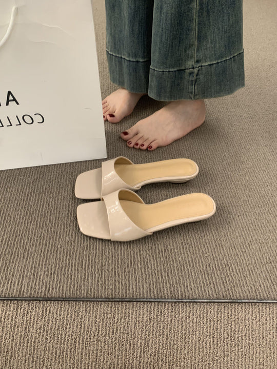 Damen Komfortable Slipper mit breitem Riemen und leichtem Absatz R&B