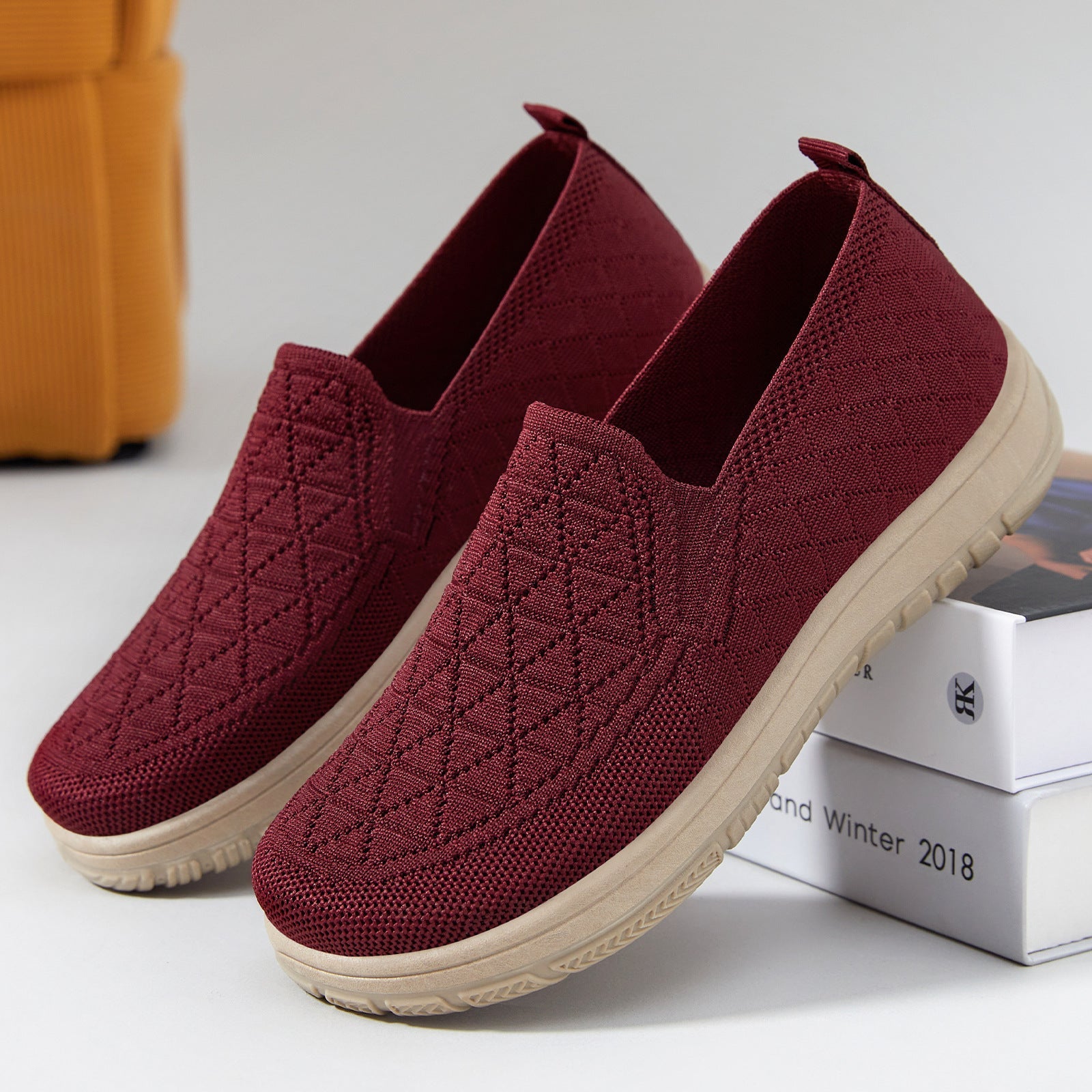Damen Komfortable Slip-On Freizeitschuhe mit atmungsaktivem Strickdesign R&B