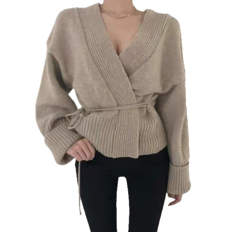 Damen Wickelstrickjacke mit strukturiertem Design und breiten Ärmeln R&B