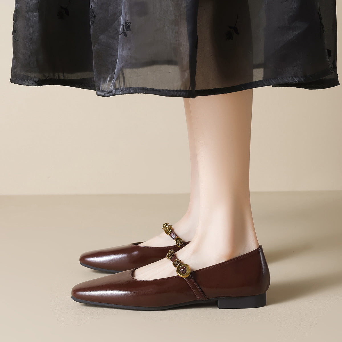 Damen elegante Ballerinas mit modischem Riemen und floralem Detail