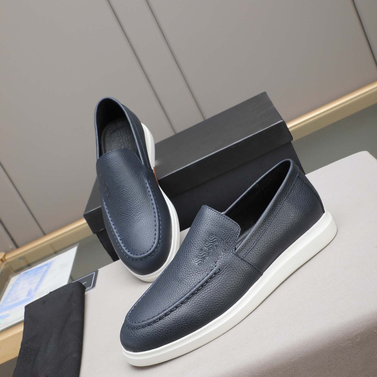 Damen Mokassin Slipper mit erstklassiger Ledervariante und rutschfester Sohle R&B