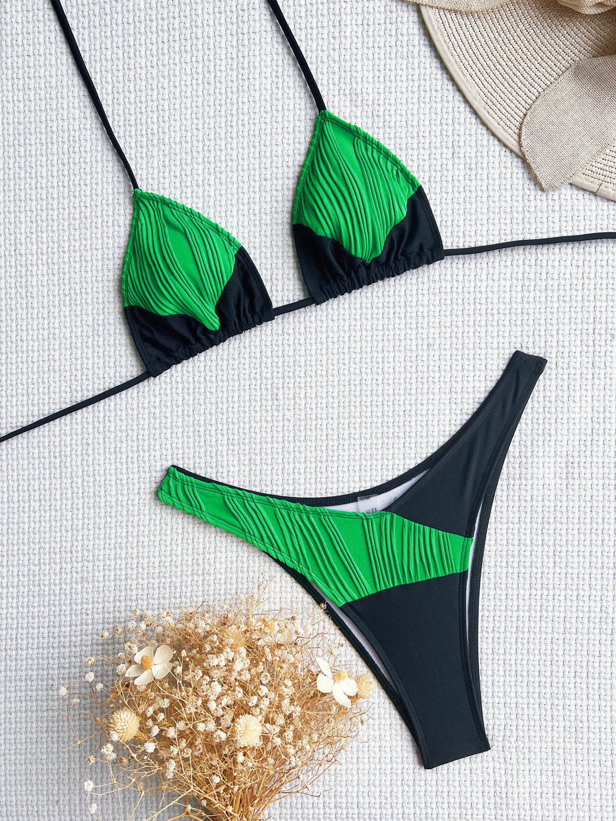 Damen Triangel-Bikini mit innovativem Falten-Design