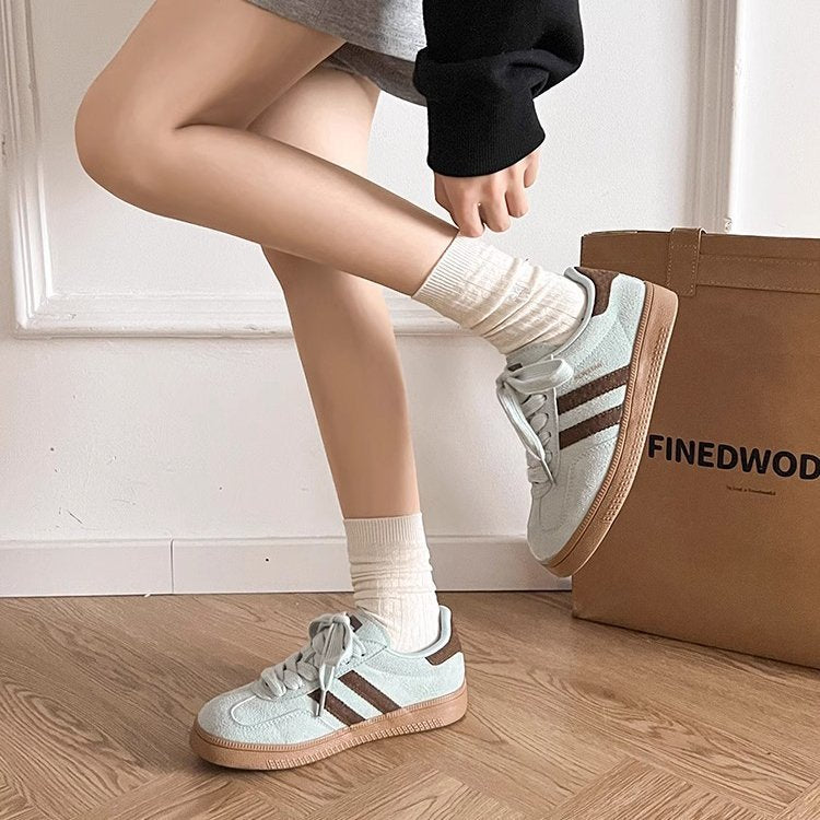Damen Sneakers im sportlichen Retro-Look mit klassischen Akzenten R&B