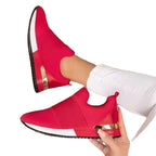 Damen Sportliche Slip-On Sneakers mit modischem Goldakzent R&B