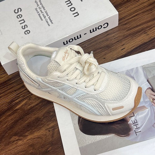 Damen Sportliche Sneakers mit atmungsaktiver Mesh-Oberfläche und eleganten Metallic-Akzenten R&B