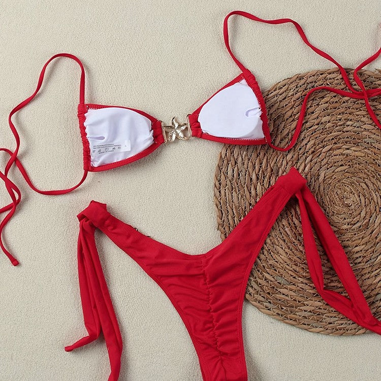 Damen Bandeau-Bikini mit verstellbaren Trägern und elegantem Goldschmuck R&B