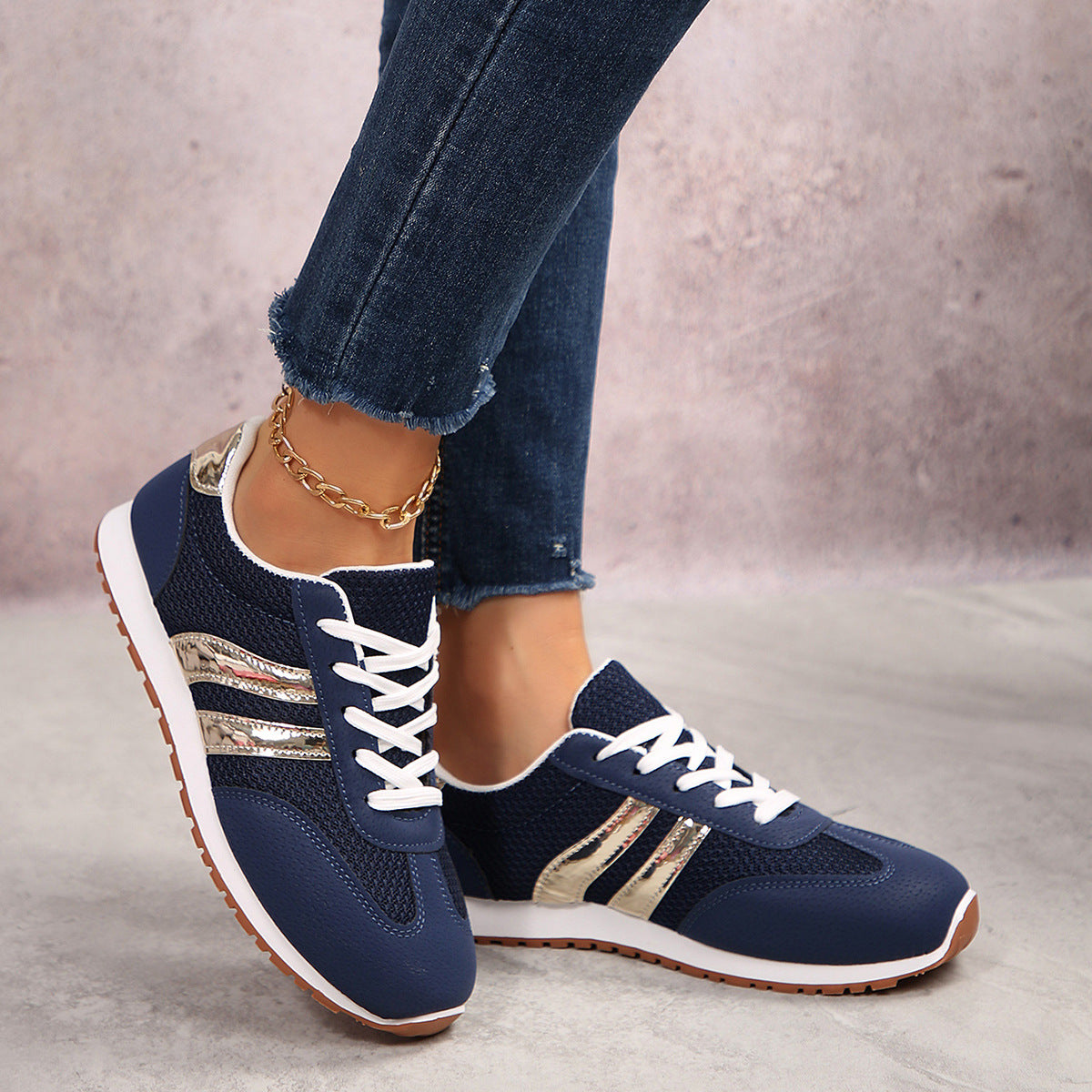 Damen Sportliche Sneakers mit metallischen Akzenten R&B