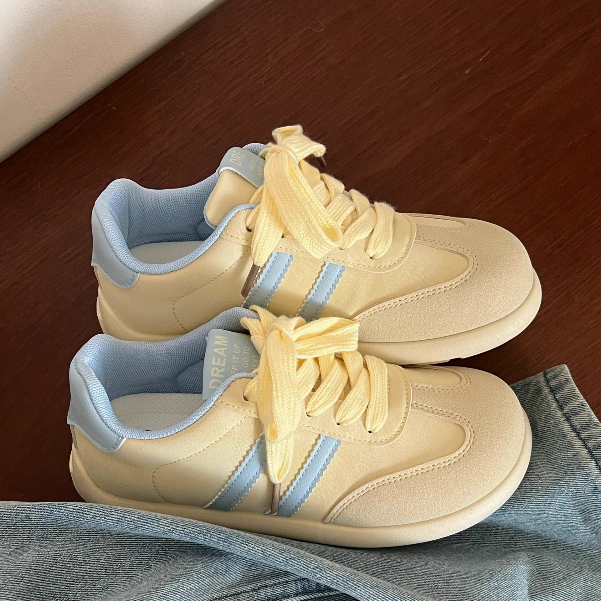 Damen Sportliche Sneakers mit weichem Obermaterial und atmungsaktiven Einsätzen R&B