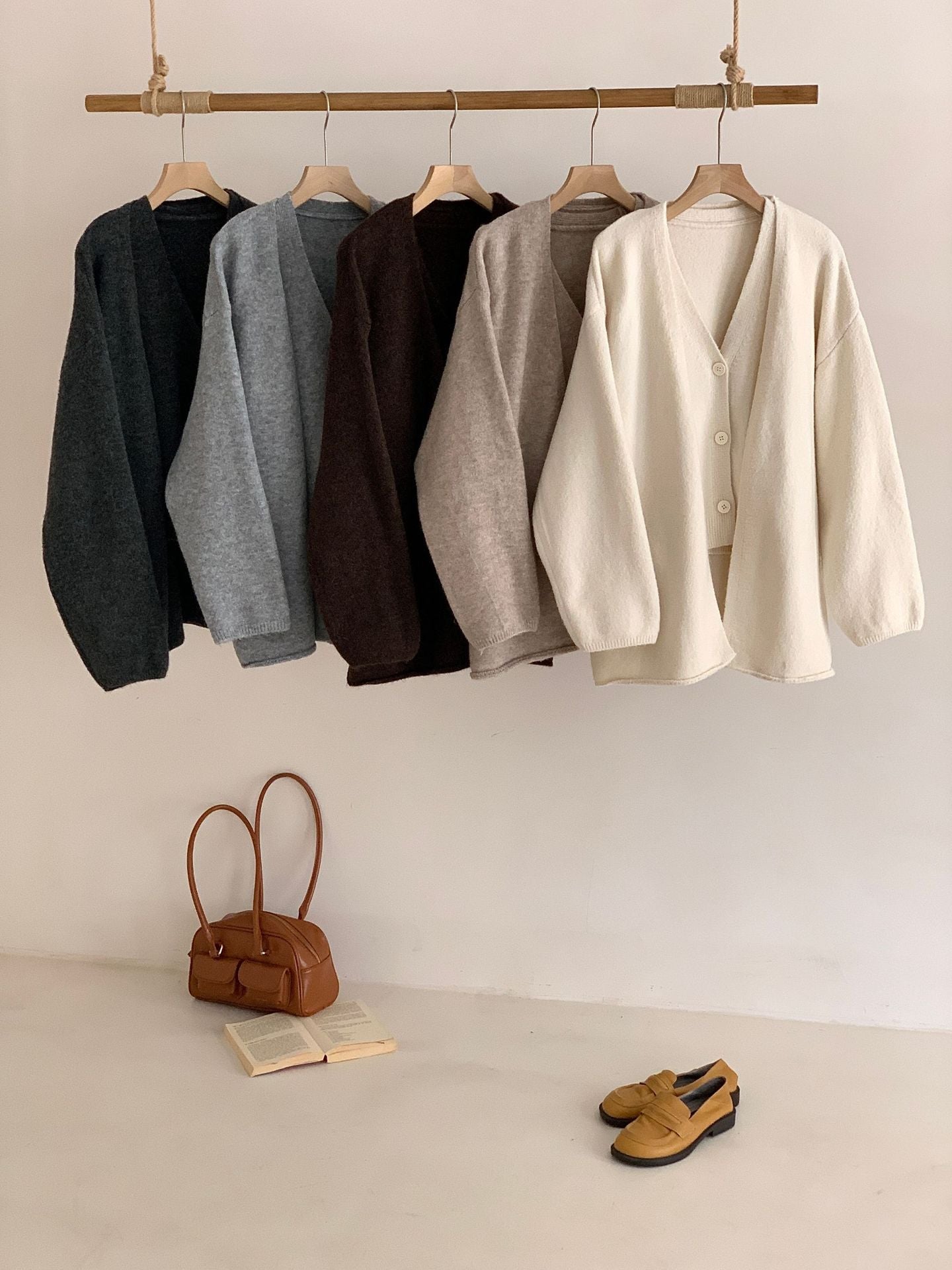 Damen Kuscheliger Strickcardigan mit großer Knopfleiste und Ballonärmeln