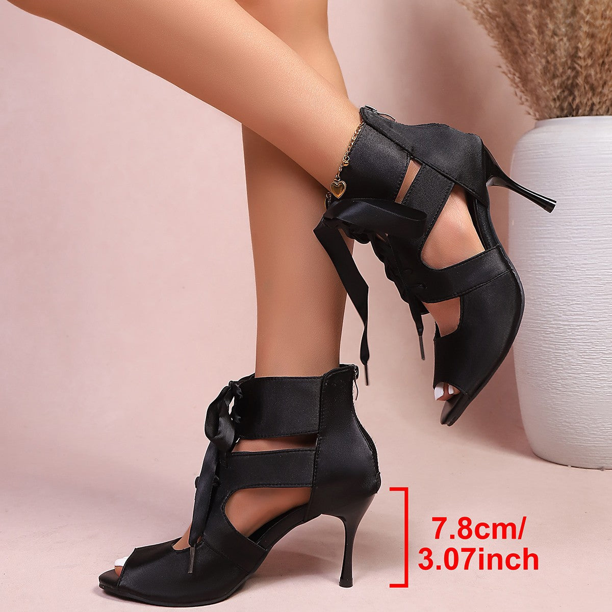 Damen Offene High Heel Sandalen mit raffiniertem Schnürdesign und elegantem Satin R&B