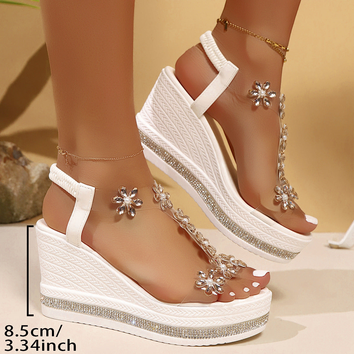 Damen Wedge-Sandaletten mit funkelnden Blütenapplikationen und elegantem Plateau R&B
