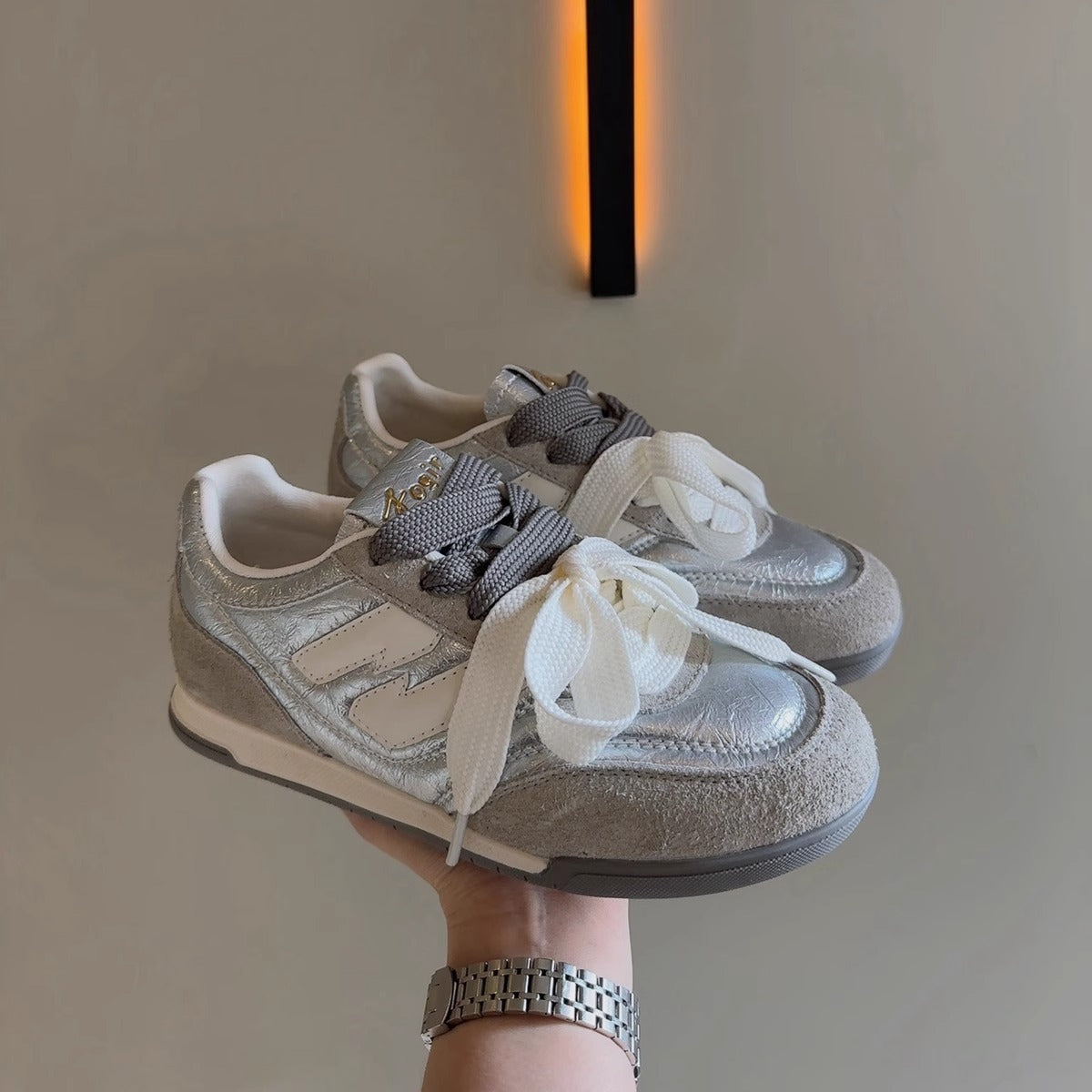 Damen Sneaker mit auffälligem Band und sportlichem Design R&B