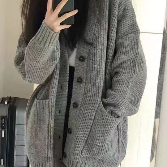 Damen Grobstrickjacke mit großen Taschen und Knopfdetails R&B