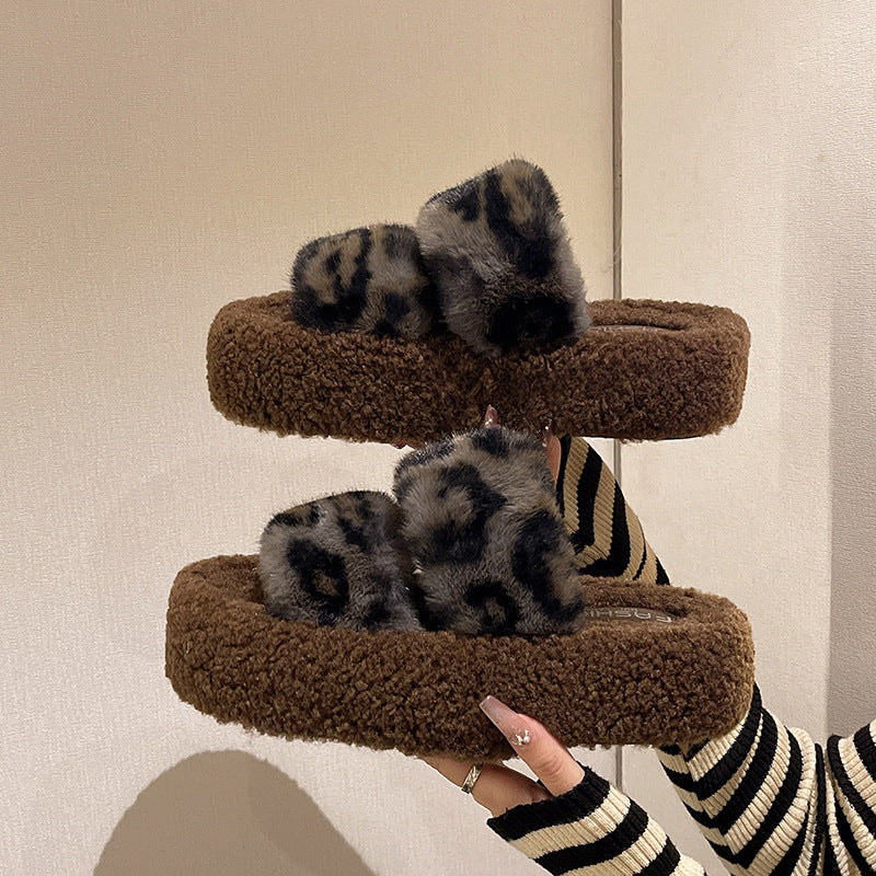 Damen Hausschuhe mit kuscheligem Plüschoberteil und eleganten Leopardenakzenten R&B