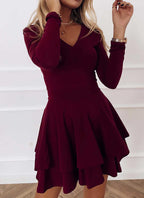 Damen Minikleid mit voluminösen Rüschensaum und V-Ausschnitt R&B