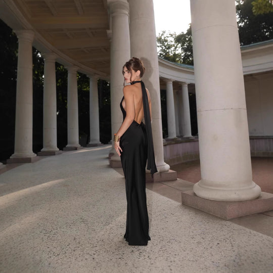 Damen Abendkleid mit elegantem Rückenausschnitt und fließendem Stoff R&B