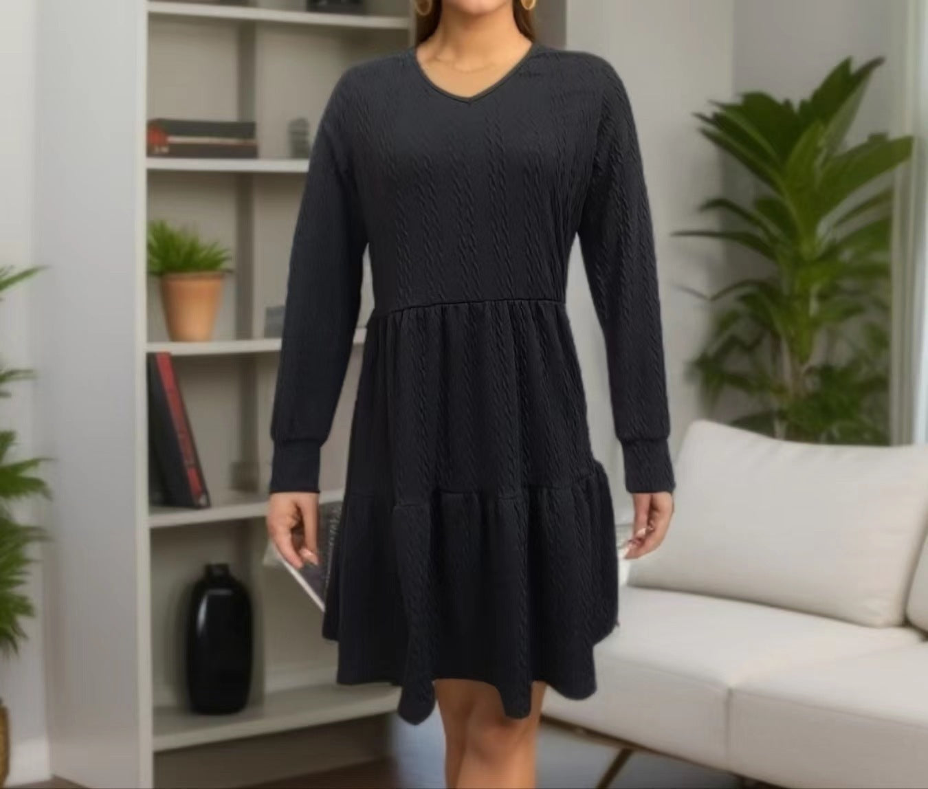 Damen lässiges Strickkleid mit voluminösem Saum und V-Ausschnitt