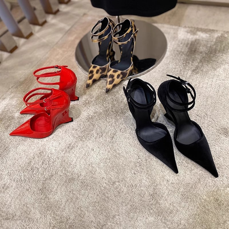 Damen spitze Pumps mit eleganten Riemen R&B