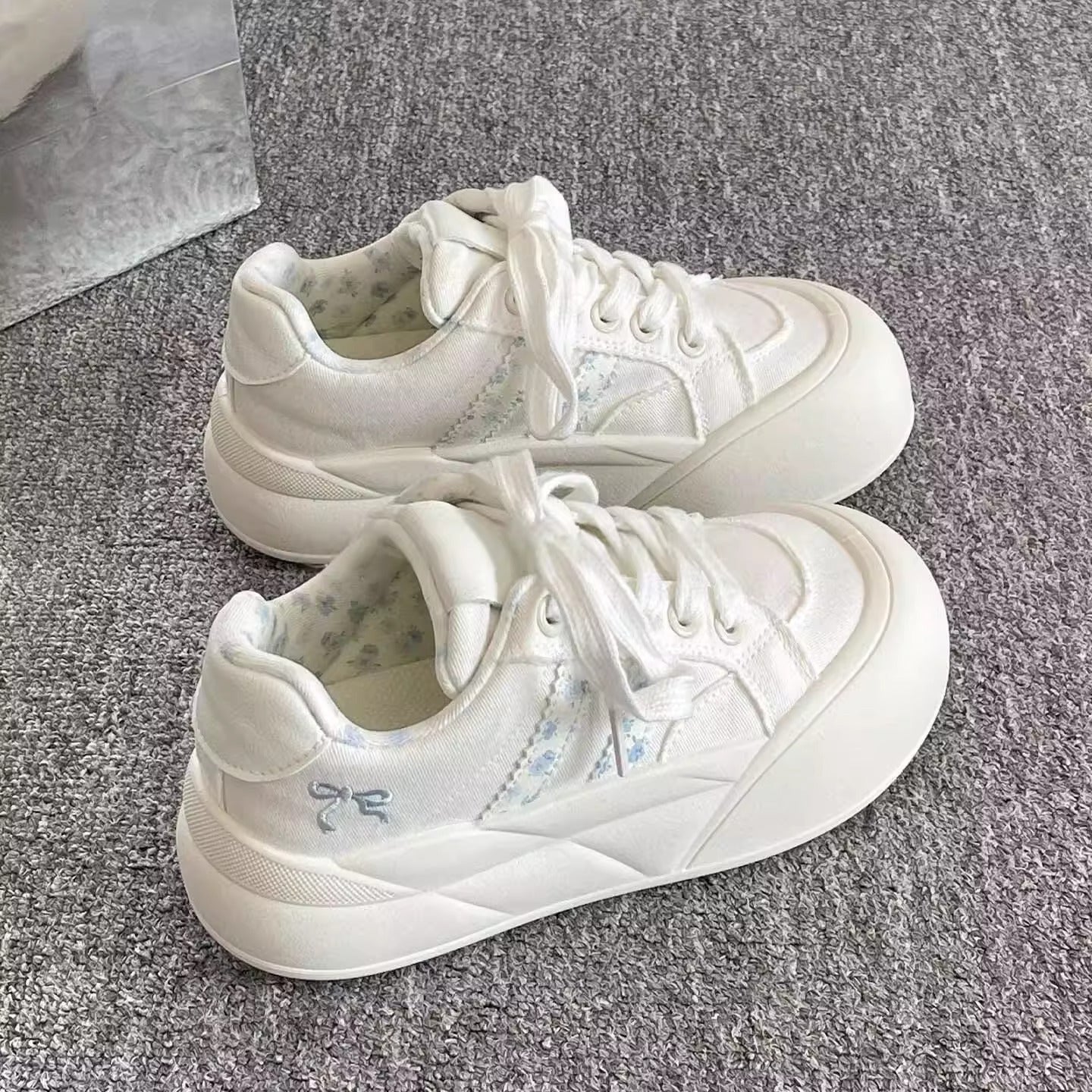 Damen Sportliche Sneakers mit atmungsaktiver Mesh-Oberfläche und innovativem Schnürsystem R&B