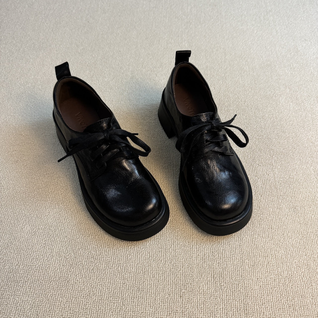 Damen Klassische Schnürschuhe mit robustem Plateau und eleganter Lederoberfläche R&B