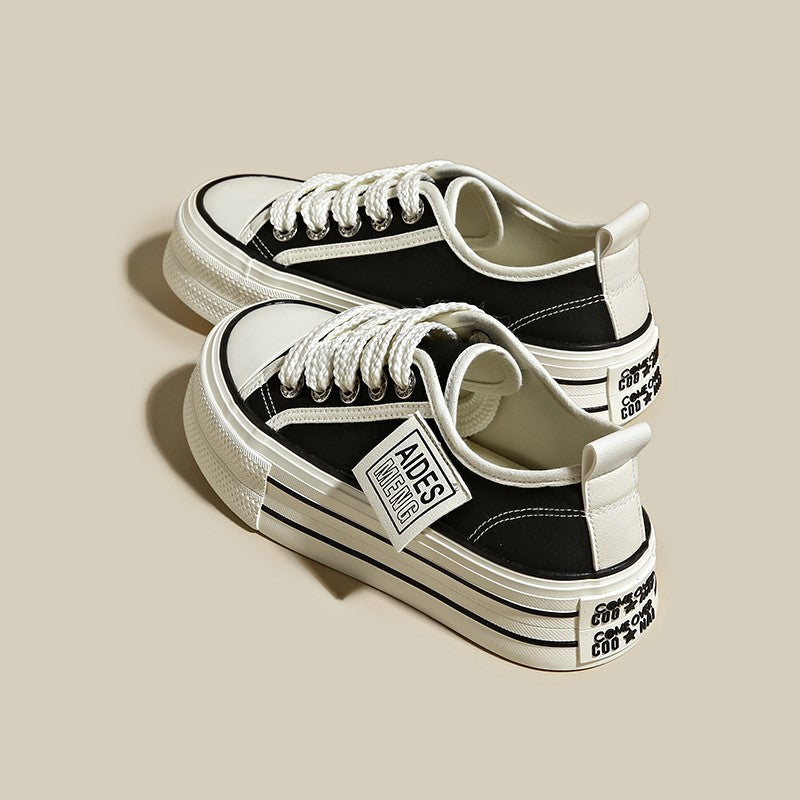 Damen modische Sneakers mit einzigartigen Details und robustem Sohlenprofil