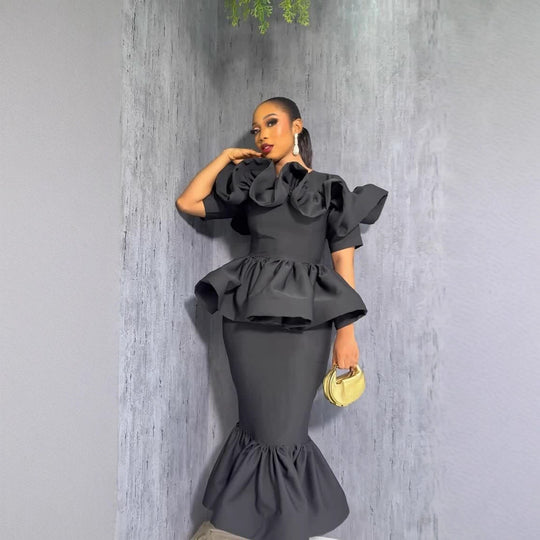 Damen Figurbetontes Kleid mit extravaganten Rüschen und schickem Schößchen R&B