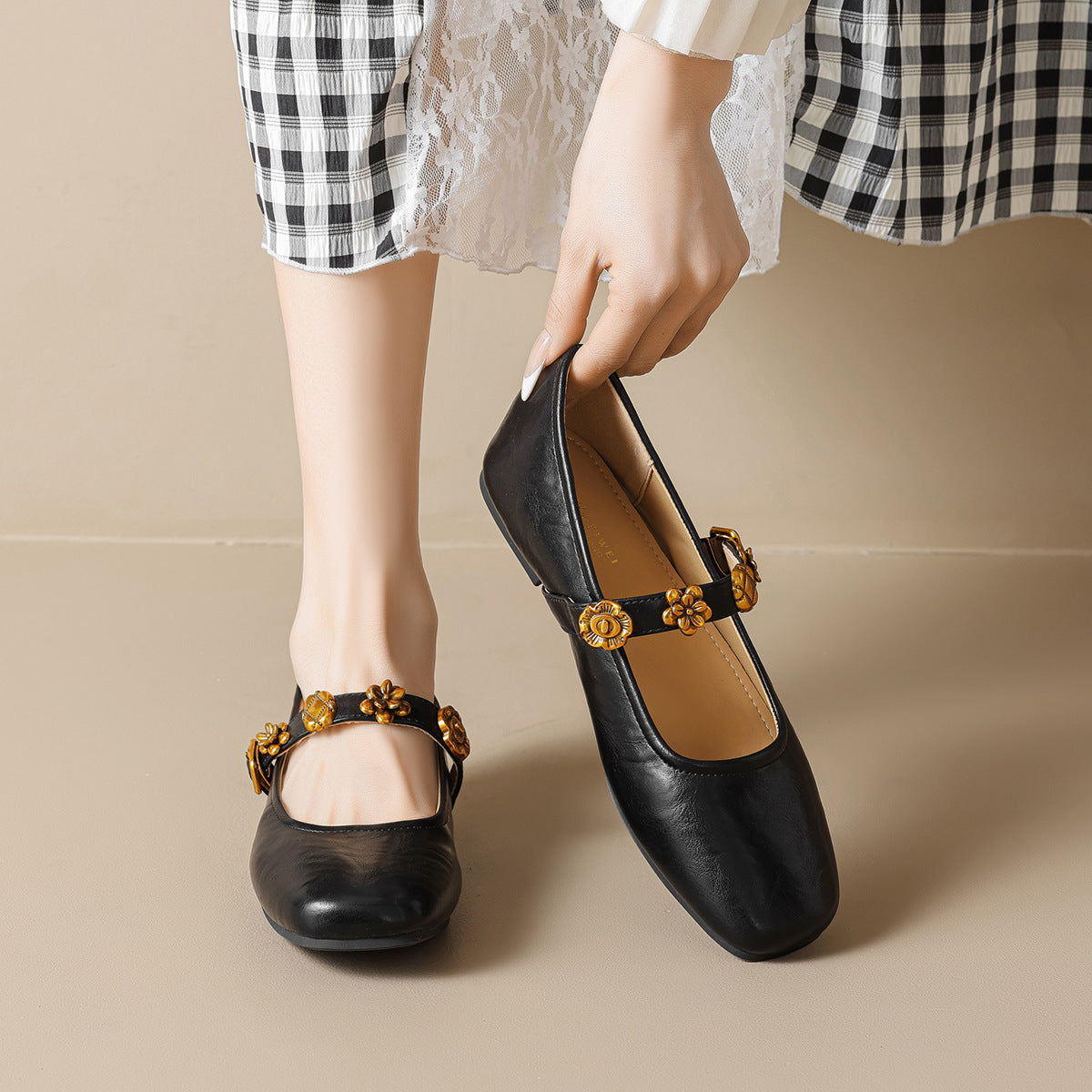 Damen Ballerinas mit dekorativem Riemchen und Blumenakzenten