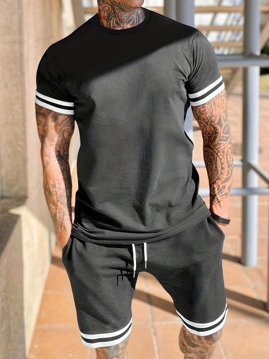 Herren nan sportliches Lounge-Set aus hochwertiger Baumwollmischung mit körpernahem Kurzarmshirt und Kordel-Shorts mit kontrastierenden Bündchen R&B