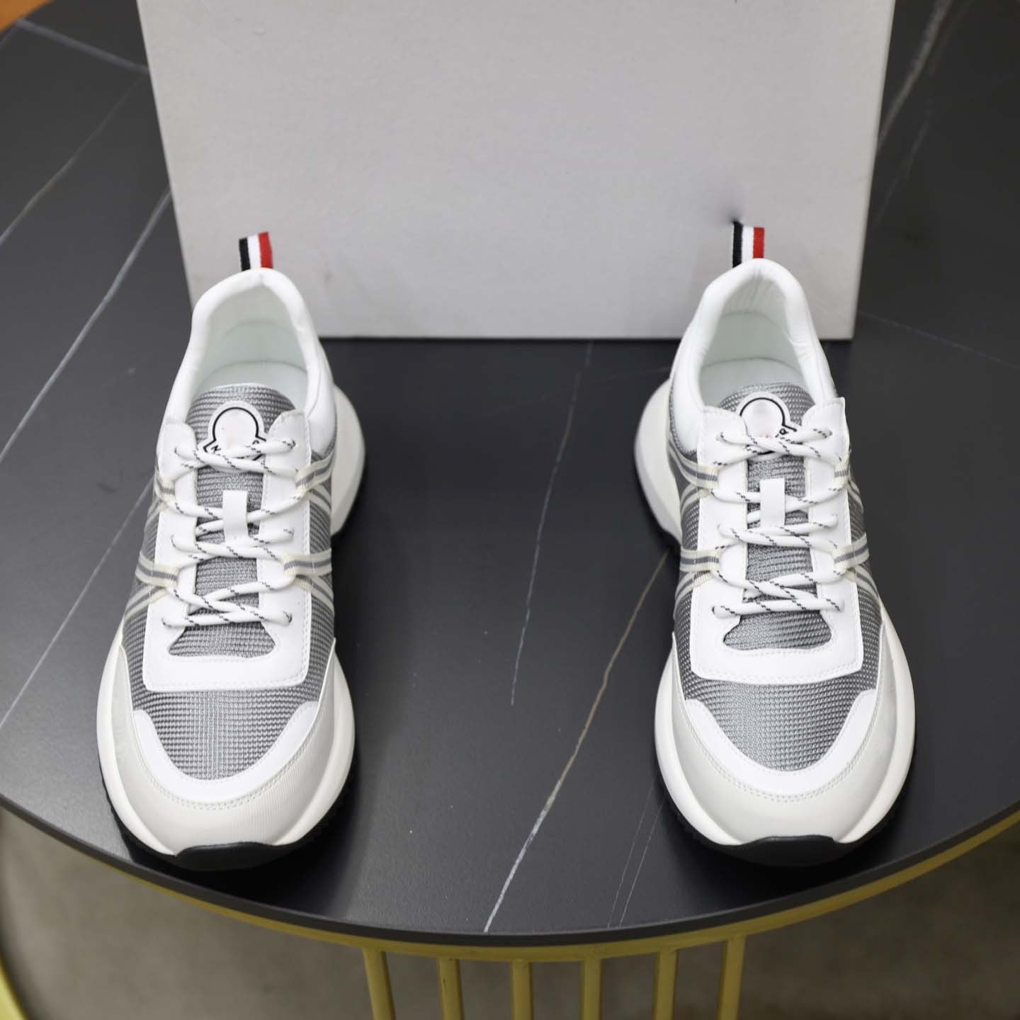 Damen Sportliche Sneakers mit atmungsaktiver Mesh-Oberfläche und rutschfester Außensohle R&B