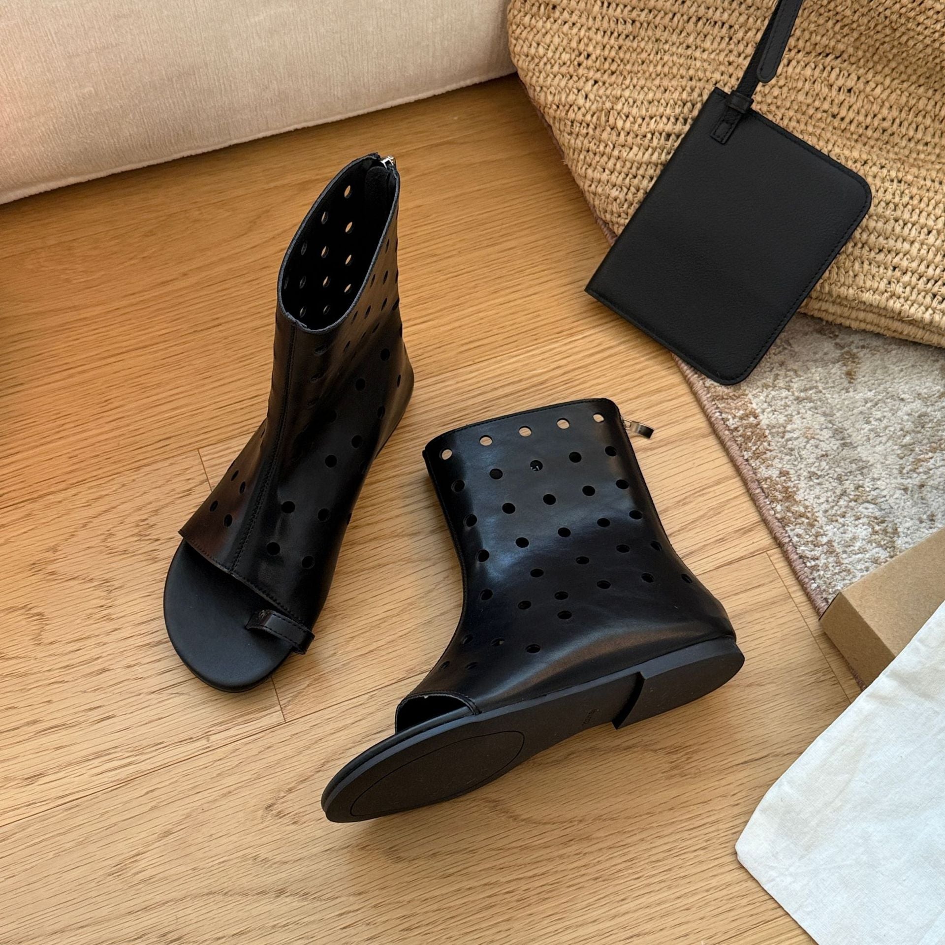 Damen Offene Stiefel mit perforiertem Design und elastischem Riemen