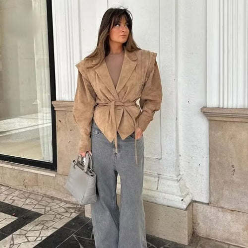 Damen modische kurze Blazerjacke mit Gürtel und dekorativen Falten R&B