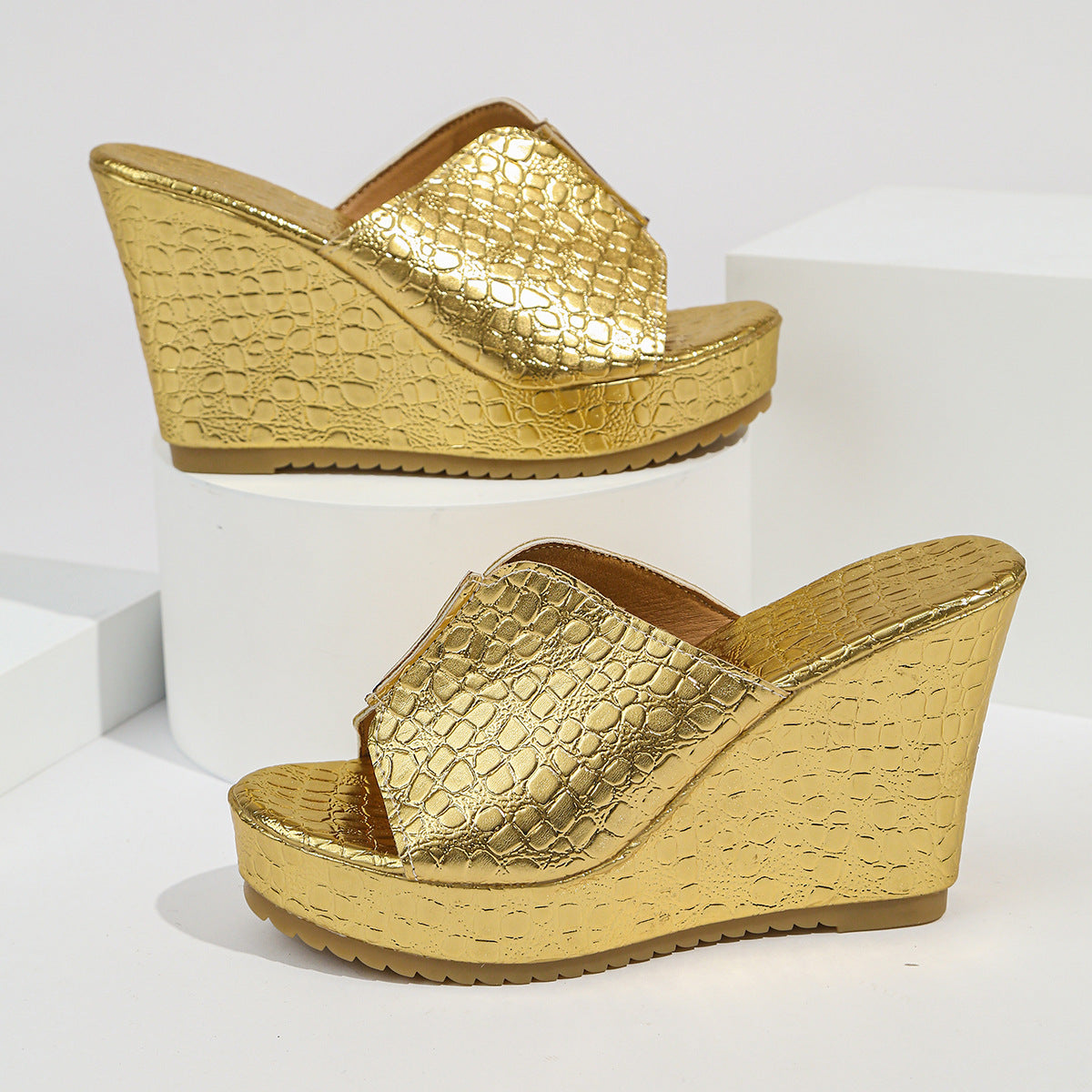 Damen Wedge-Pantoletten mit glänzender Krokodilleder-Optik R&B