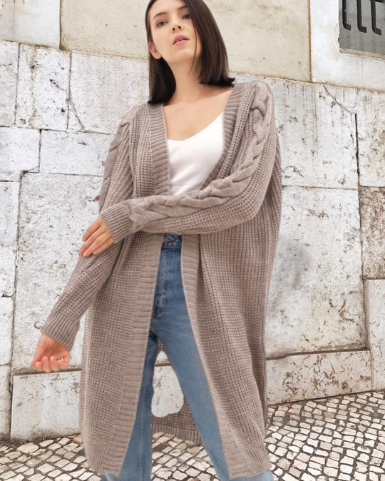 Damen Grobstrickmantel mit eleganten Zopfdetails und lässigem Schnitt R&B