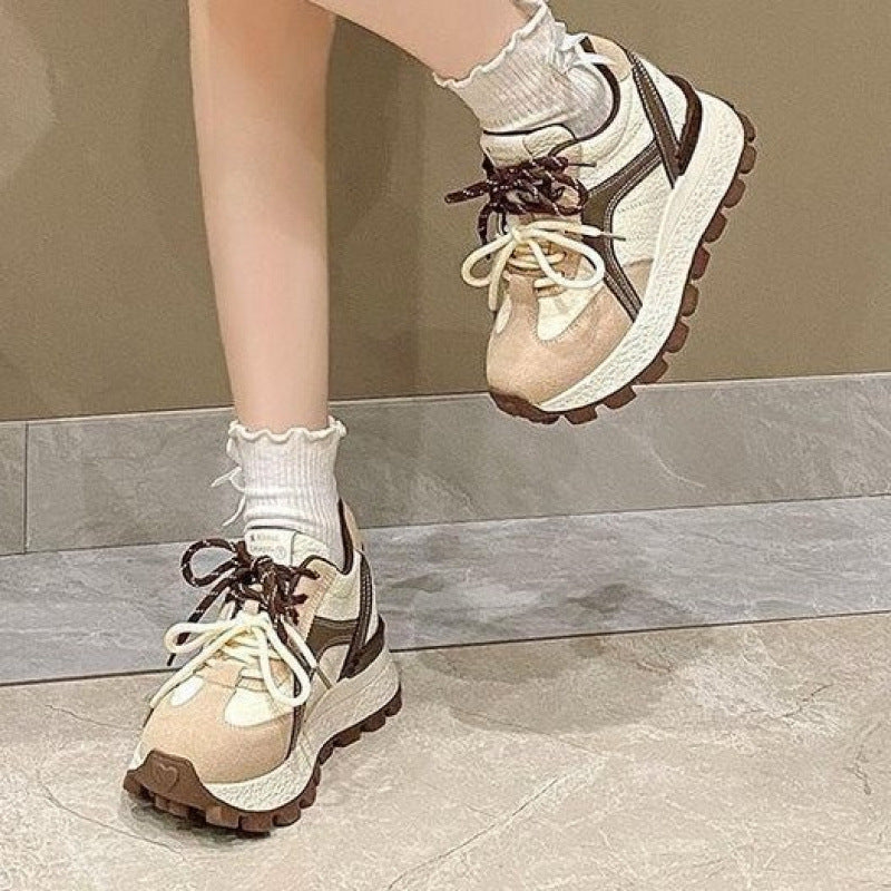 Damen Sportliche Sneakers mit hohem Plateau und trendiger Schnürung R&B