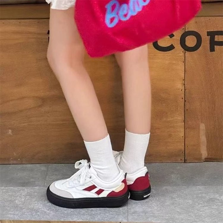 Damen Sneakers im sportlichen Design mit atmungsaktiven Mesh-Einsätzen und dämpfender Sohle R&B