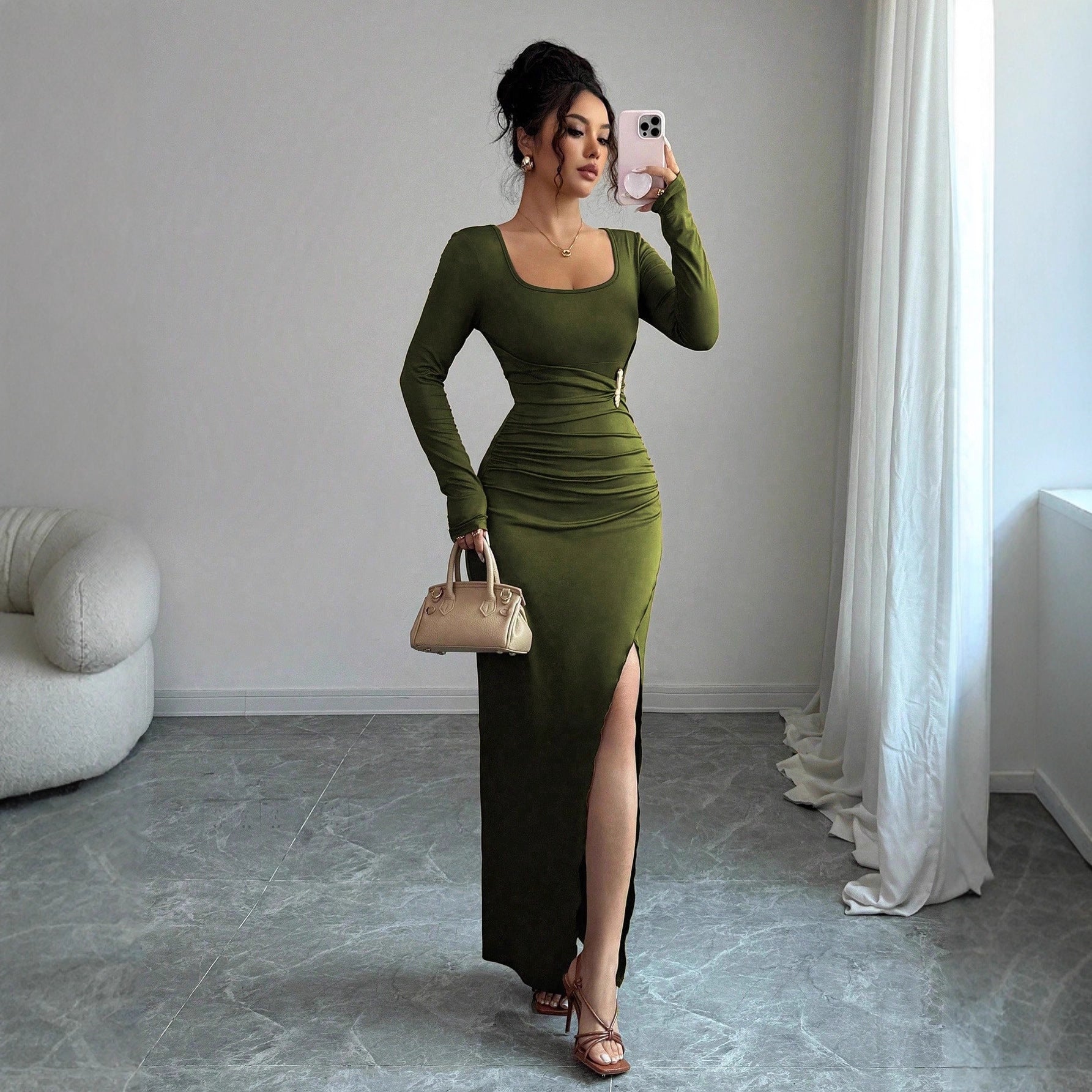 Damen nan körpernahes Maxikleid mit Quadratausschnitt, taillierter Raffung und hohem Seitenschlitz R&B