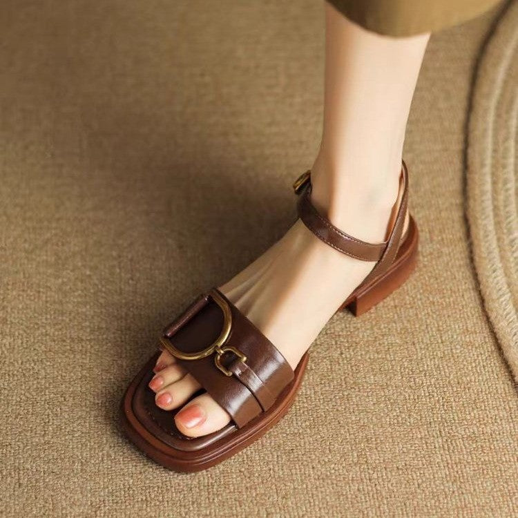 Damen modische Sling-Sandalen mit eleganter Schnallenapplikation
