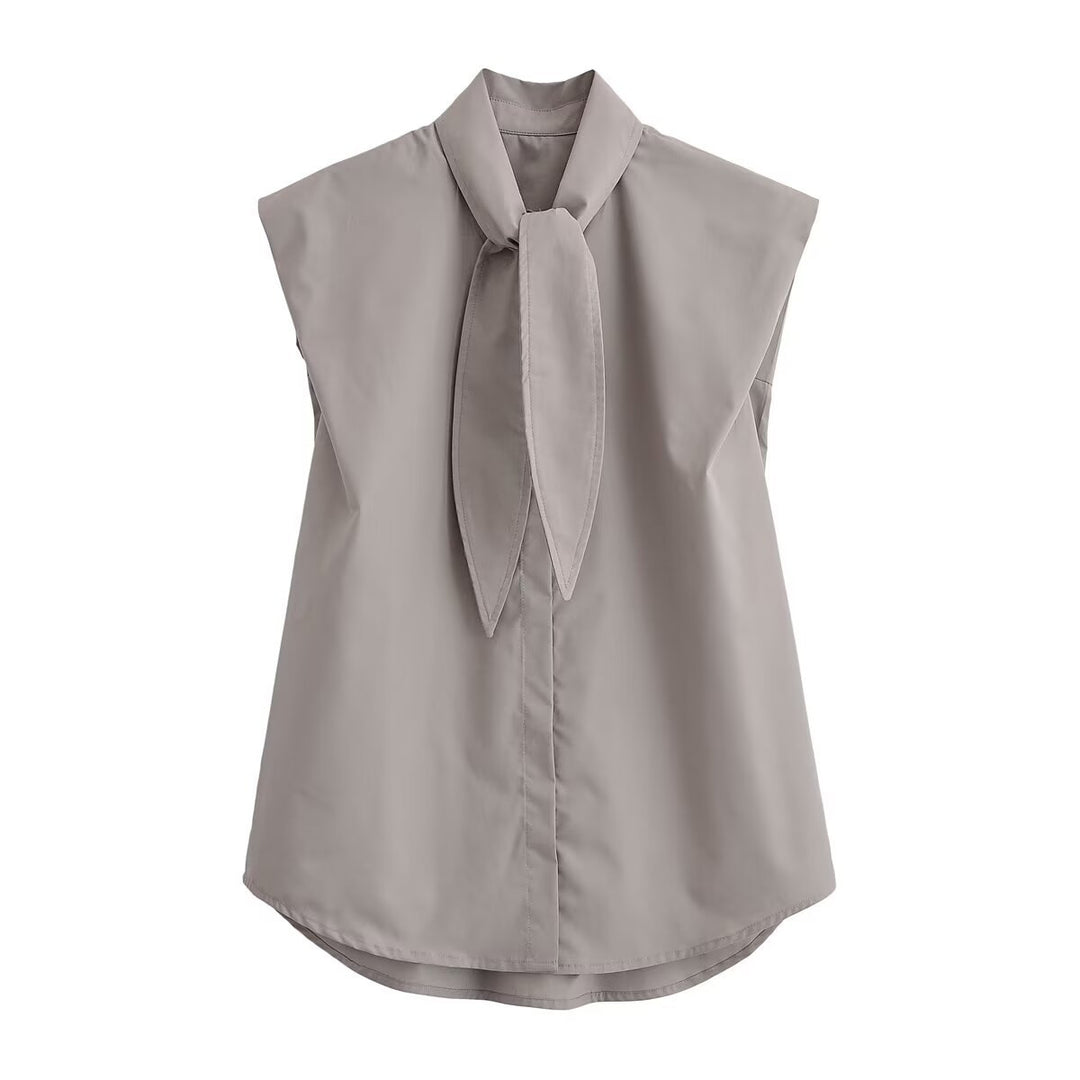 Damenbluse mit innovativem Stehkragen und eleganter Schleifenapplikation R&B