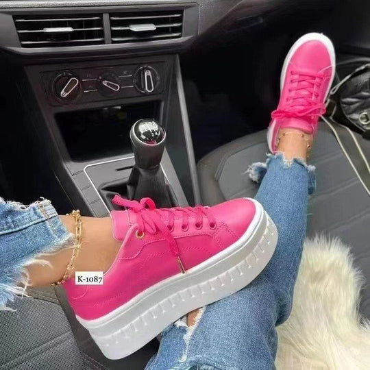 Damen Plateau-Sneaker mit glänzender Oberfläche und gepolsterter Sohle R&B
