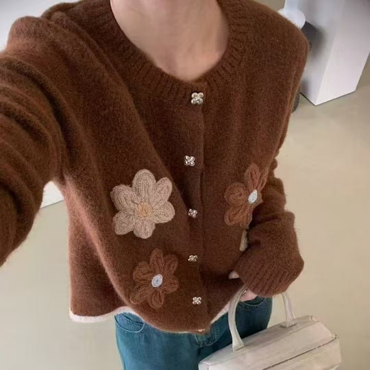 Damen Strickjacke mit floralen Applikationen und eleganten Knopfdetails R&B