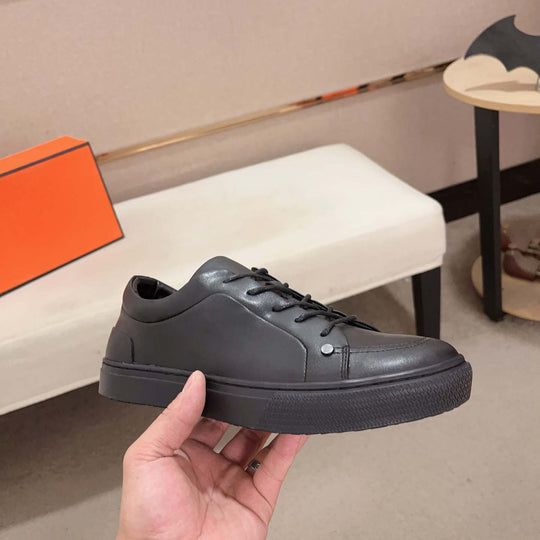 Damen Sneakers im minimalistischen Design mit hochwertigen Lederakzenten von R&B