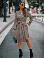 Damen Wickelkleid mit elegantem Muster und Taillengürtel R&B