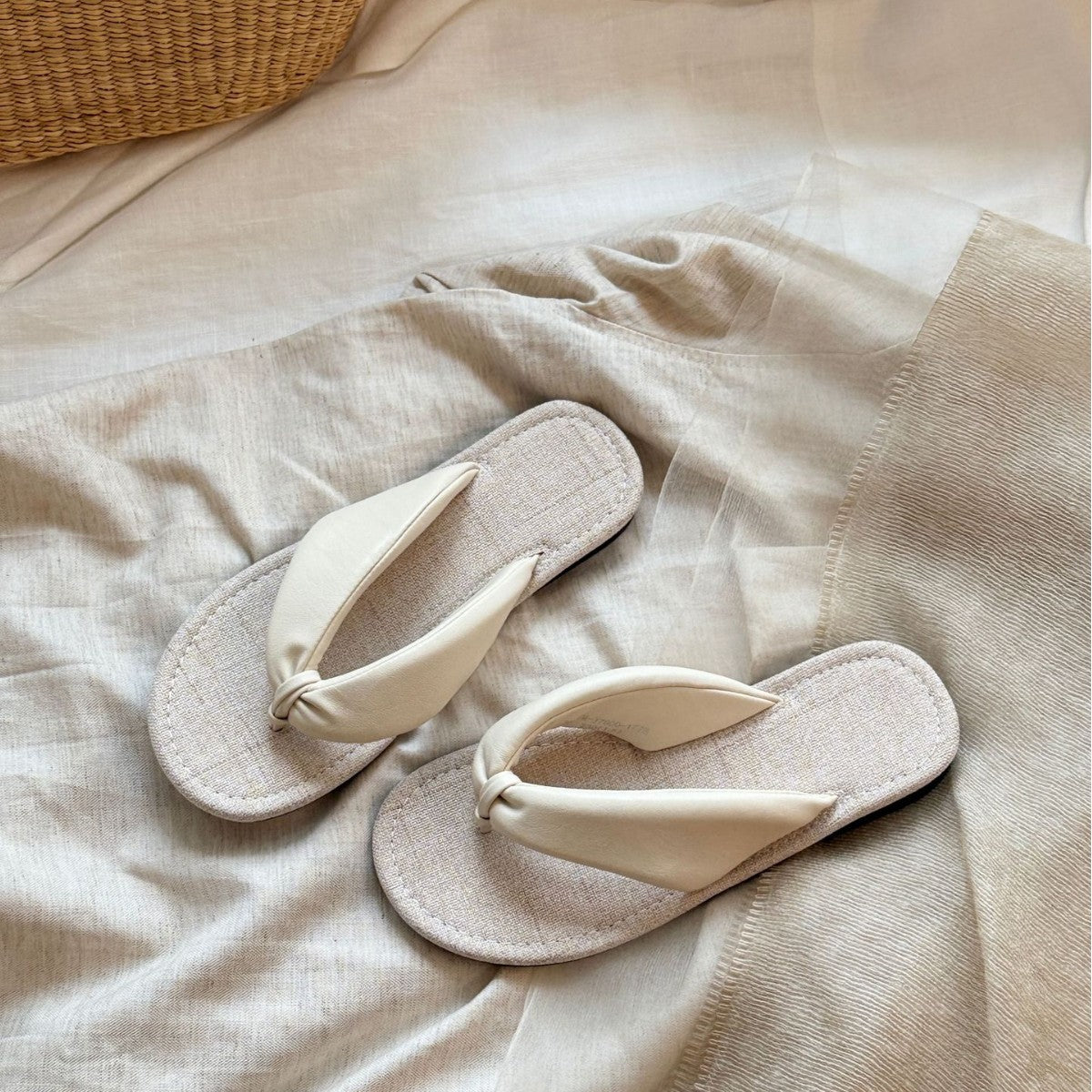 Damen Zehentrenner-Sandalen mit stylischem Riemendesign und komfortablem Fußbett