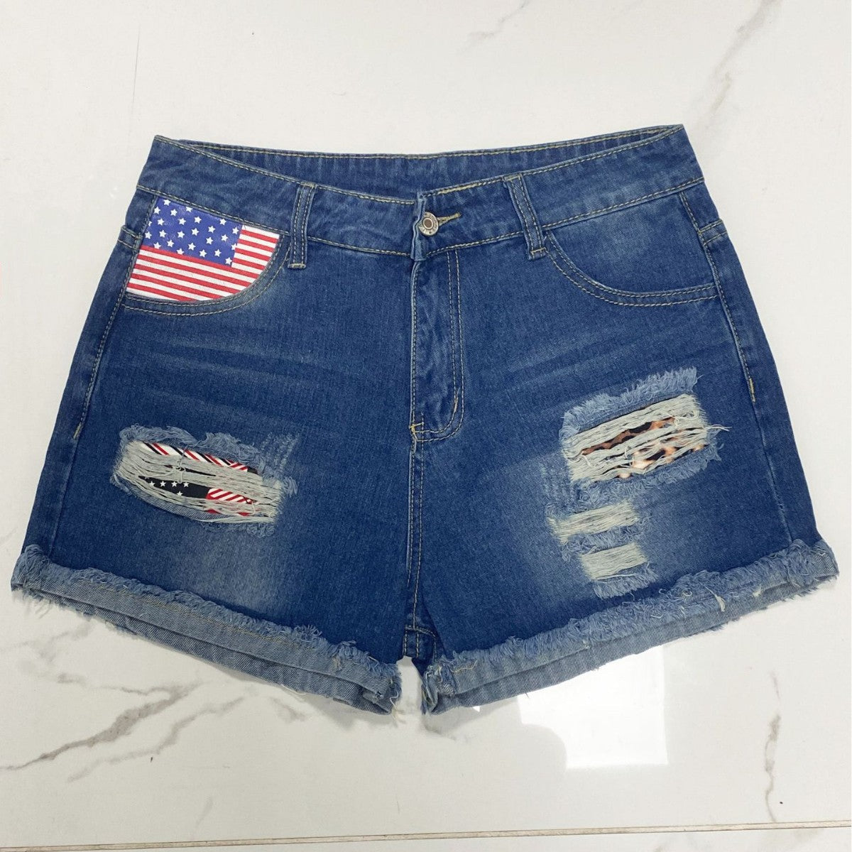 Damen Jeans-Shorts mit einzigartigem Flaggen-Design und modernen Destroyed-Details R&B