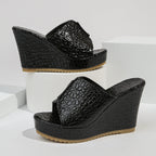 Damen Wedge-Pantoletten mit eleganter Krokodilleder-Optik und funkelndem Blütenakzent R&B